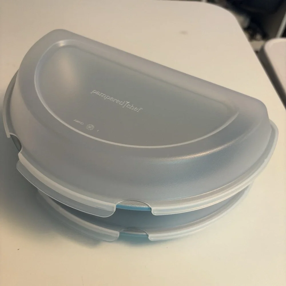 Pampered Chef 101386 Half Pie Set 2 pans 2 lids Oven-safe to 450°F